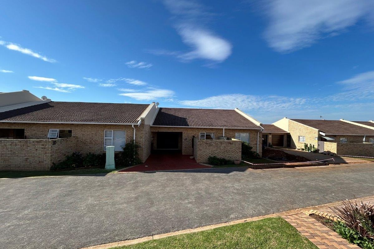 IMMACULATE 2 BEDROOM SECTIONAL TITLE UNIT IN SOUGHT AFTER UPMARKET EDENGLEN RETIREMENT VILLAGE - Photo 3