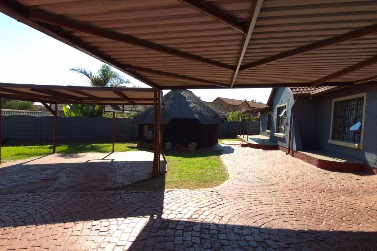 Neat home for the extended family - Photo 2