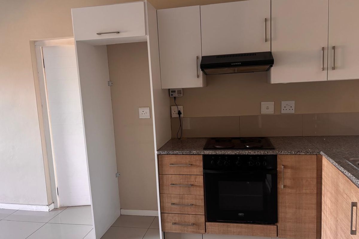 3 Bedroom Apartment Available for Rent - Photo 2