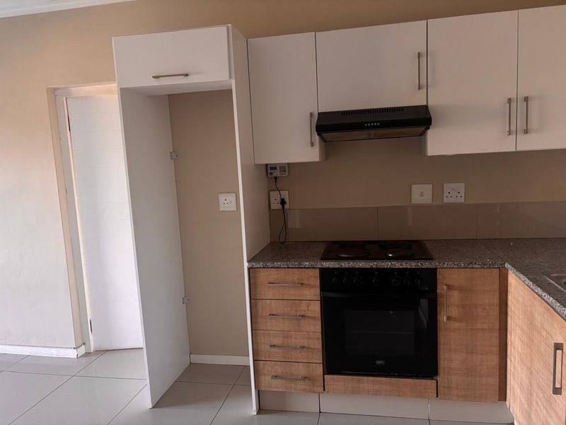 3 Bedroom Apartment Available for Rent - Photo 2
