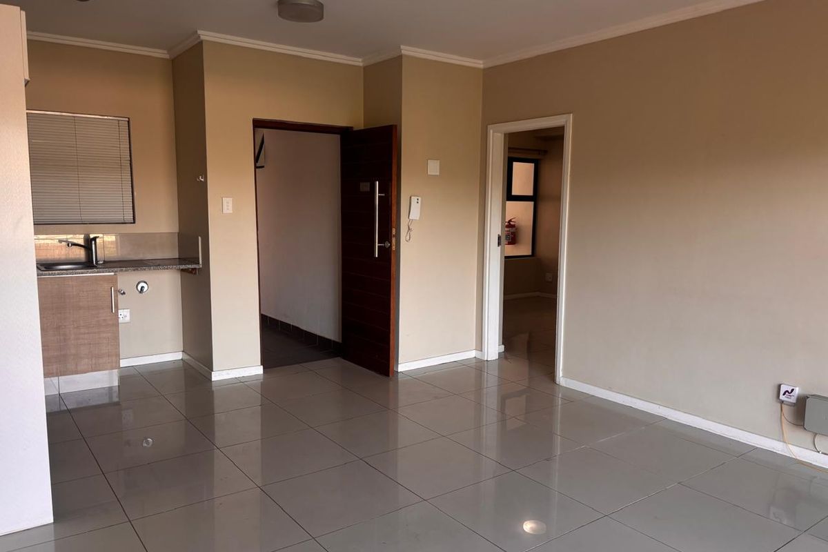 3 Bedroom Apartment Available for Rent - Photo 5
