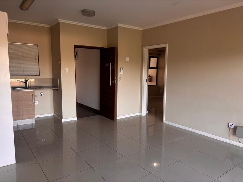 3 Bedroom Apartment Available for Rent - Photo 5