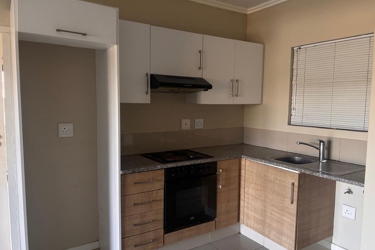 3 Bedroom Apartment Available for Rent - Photo 3