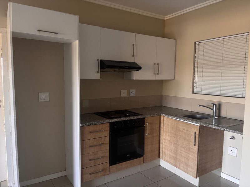 3 Bedroom Apartment Available for Rent - Photo 3