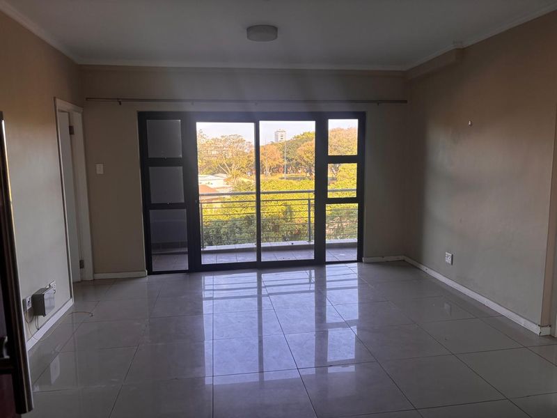 3 Bedroom Apartment Available for Rent - Photo 9
