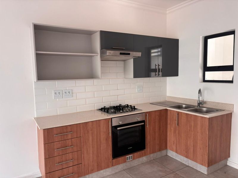 2 Bedroom Apartment Available for Rent - Photo 2