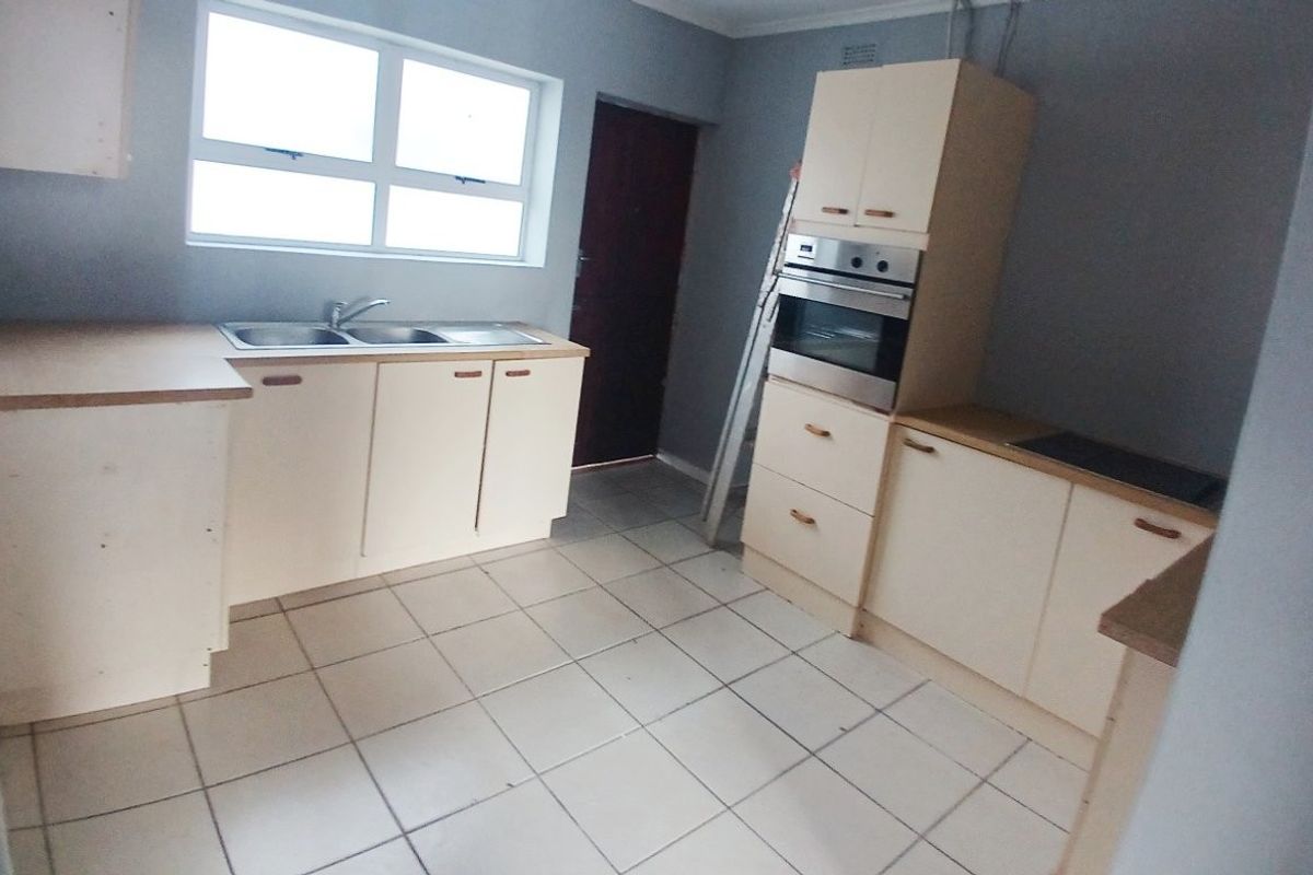 3 Bedroom Home with Excellent Growth Potential in Sidwell - Photo 5