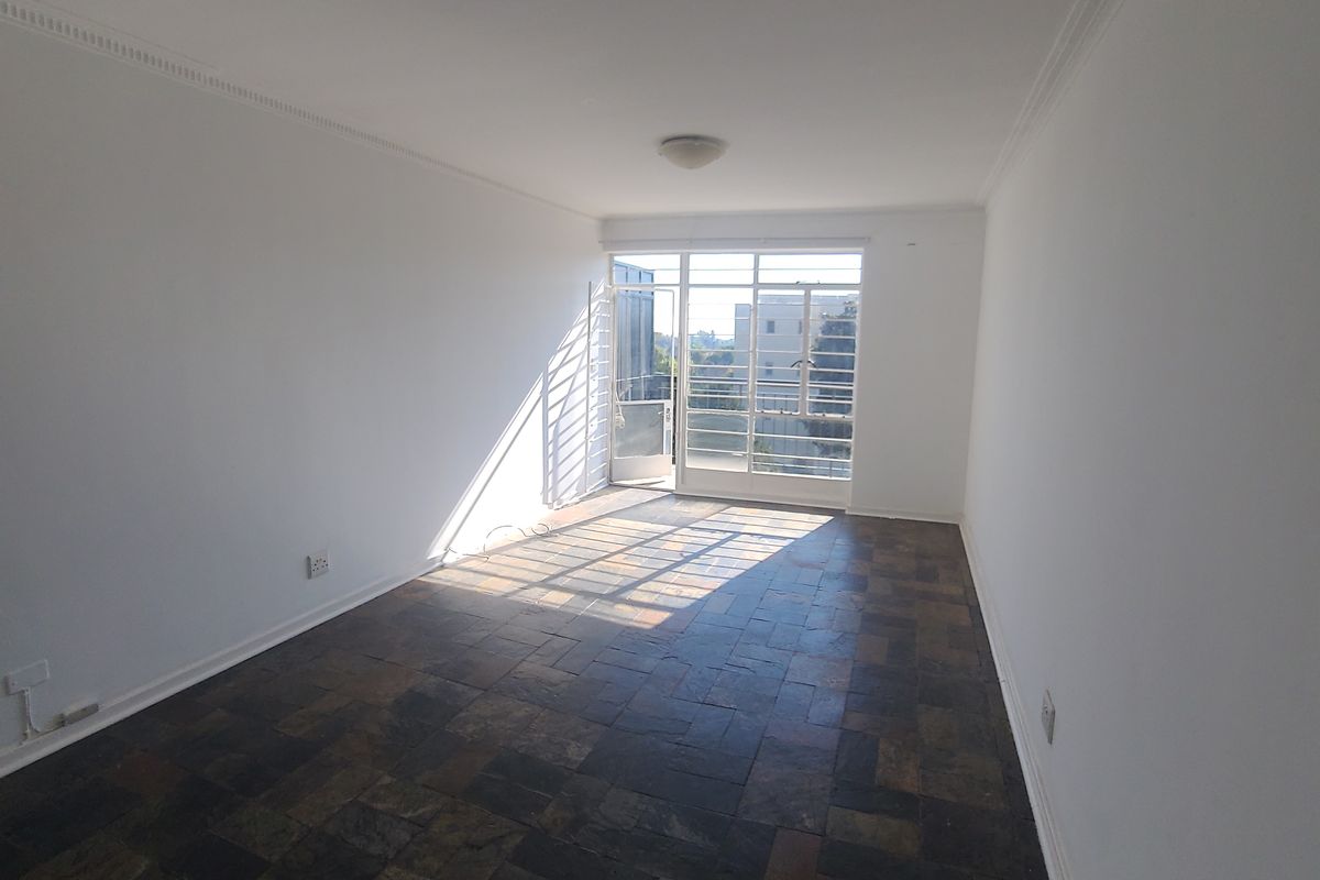 Welcome to this stylish and spacious 2-bedroom flat, perfectly situated in the heart of Glenhazel. - Photo 3