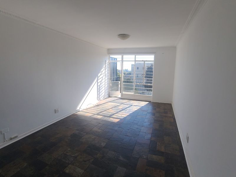 Welcome to this stylish and spacious 2-bedroom flat, perfectly situated in the heart of Glenhazel. - Photo 3