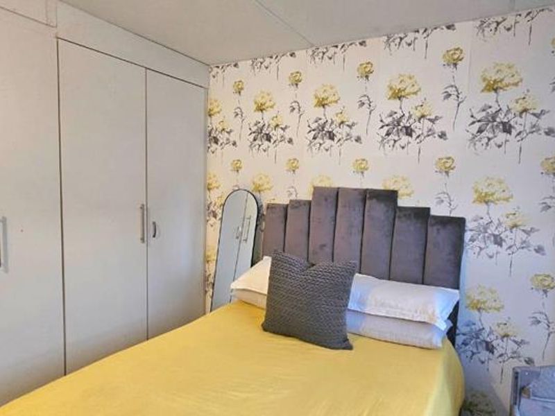 1 bedroom apartment for sale - Photo 2