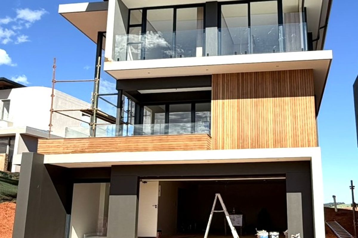 CONTEMPORARY FREESTANDING HOME – ZIMBALI LAKES ESTATE - Photo 2