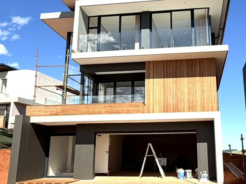 CONTEMPORARY FREESTANDING HOME – ZIMBALI LAKES ESTATE - Photo 2
