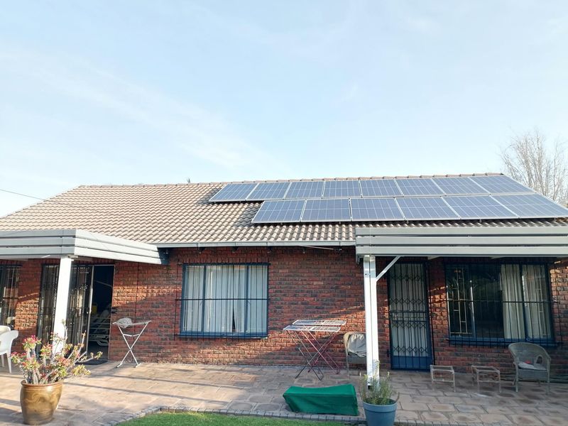 Spacious & Energy-Efficient Family Home in Sought-After Faerie Glen - Photo 3