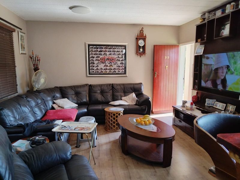 Welcome to effortless living in the heart of Bonaero Park — the perfect lock-up-and-go townhouse - Photo 7