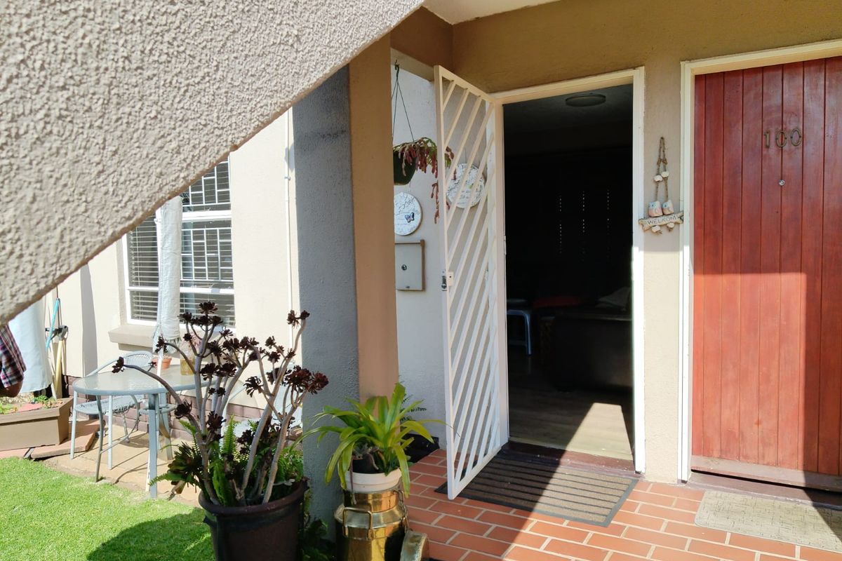 Welcome to effortless living in the heart of Bonaero Park — the perfect lock-up-and-go townhouse - Photo 4