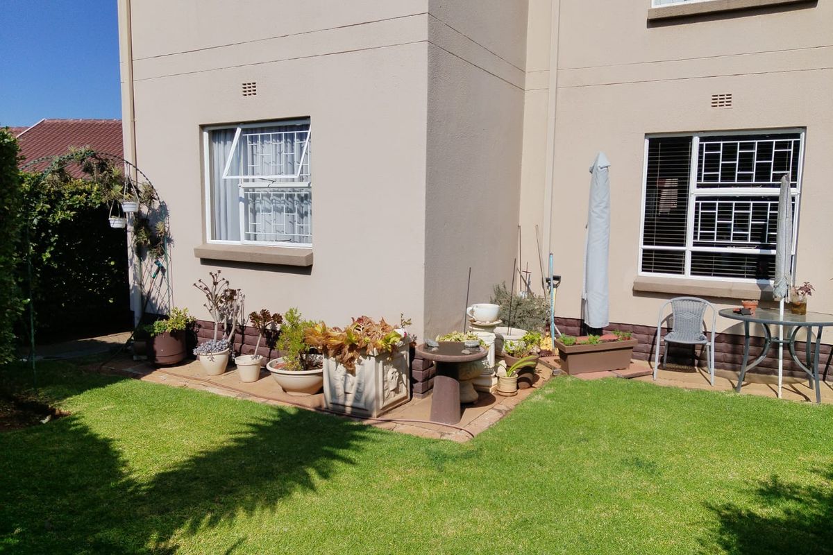 Welcome to effortless living in the heart of Bonaero Park — the perfect lock-up-and-go townhouse - Photo 3