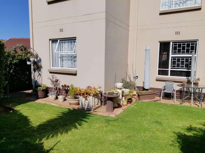 Welcome to effortless living in the heart of Bonaero Park — the perfect lock-up-and-go townhouse - Photo 3