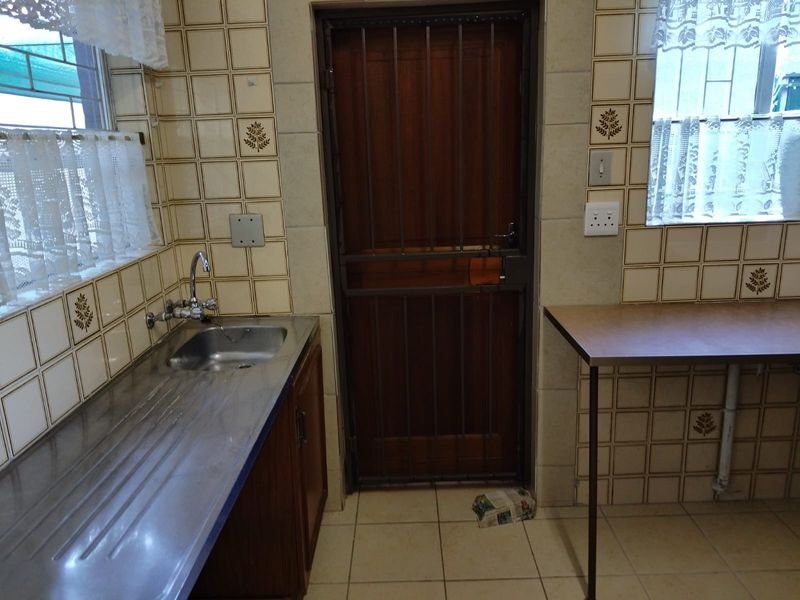 Duplex situated in the sought-after suburb of Aston Manor - Photo 7