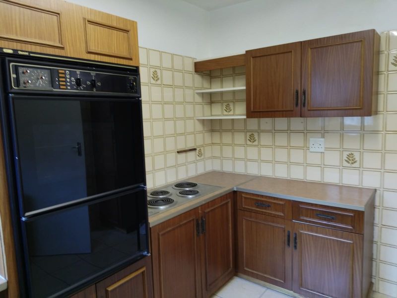 Duplex situated in the sought-after suburb of Aston Manor - Photo 6