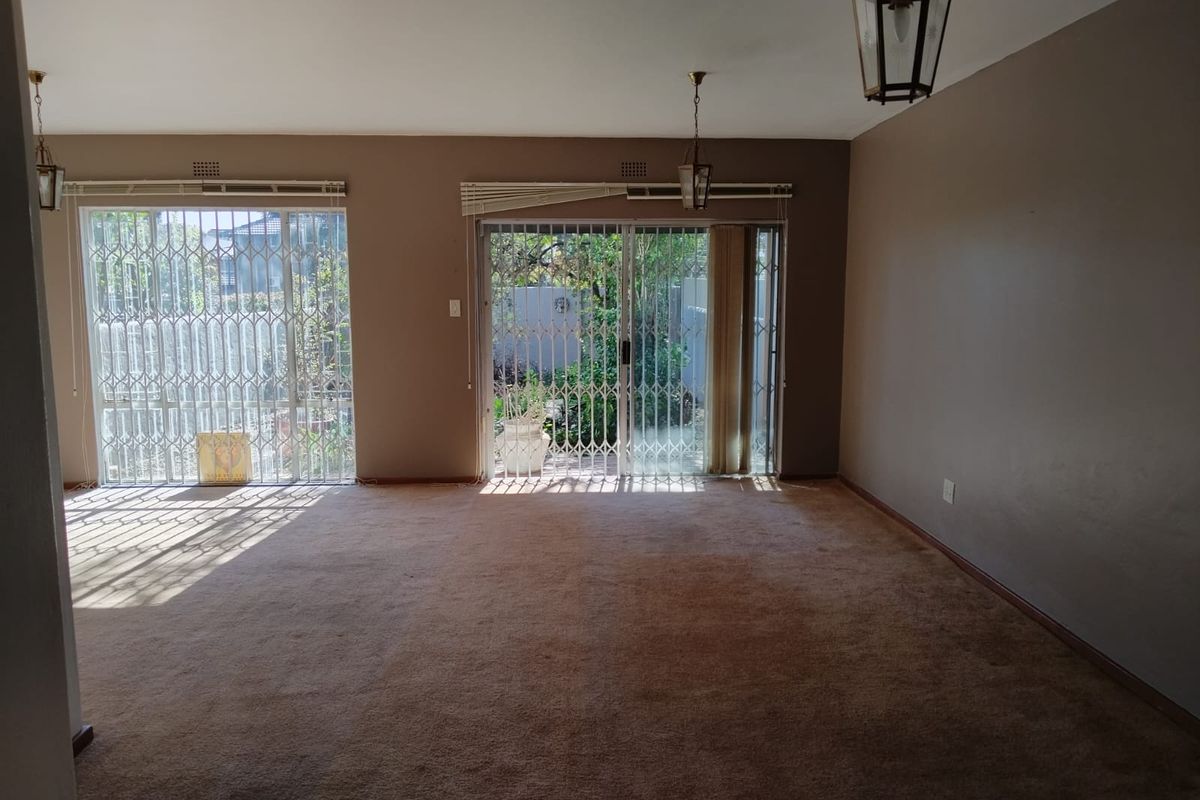 Duplex situated in the sought-after suburb of Aston Manor - Photo 3