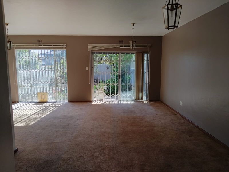 Duplex situated in the sought-after suburb of Aston Manor - Photo 3
