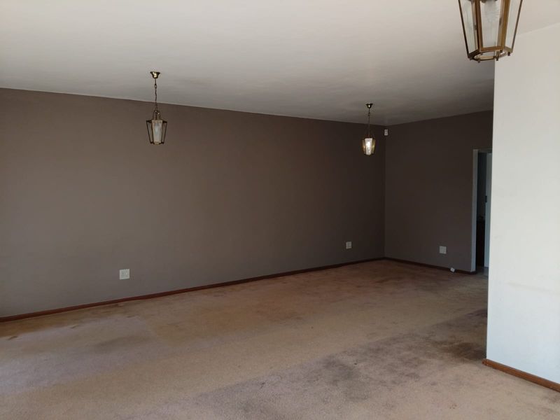 Duplex situated in the sought-after suburb of Aston Manor - Photo 4