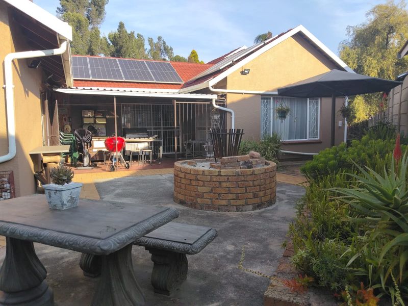 3 Bedroom House for sale in Sunair Park - Photo 1