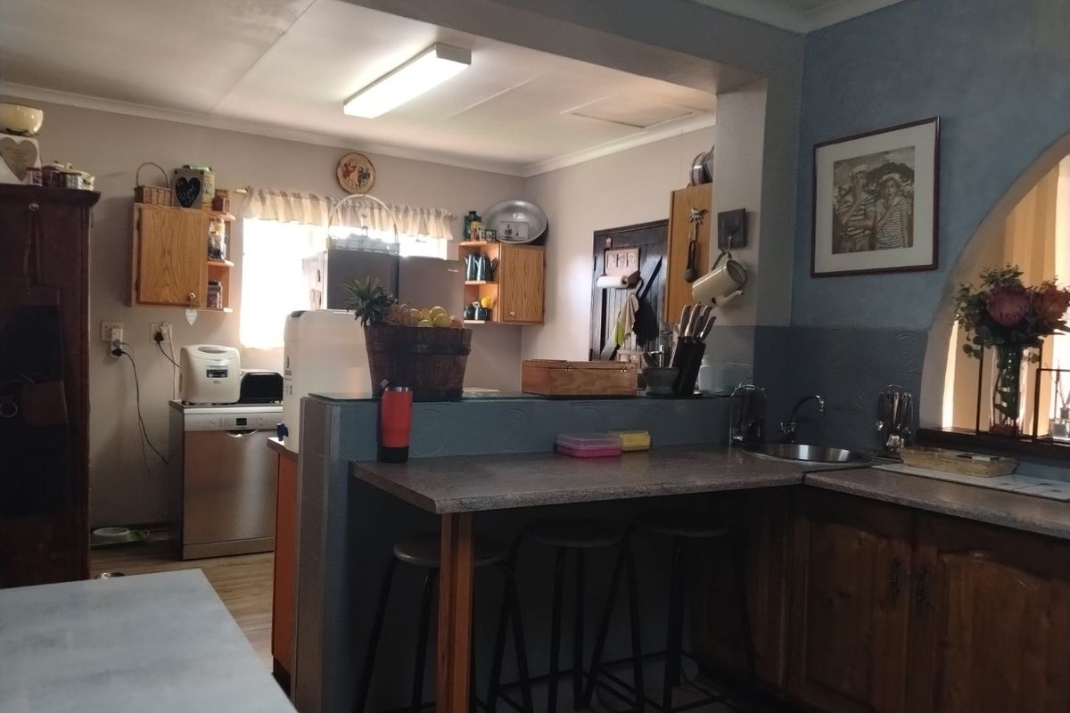 3 Bedroom House for sale in Sunair Park - Photo 4