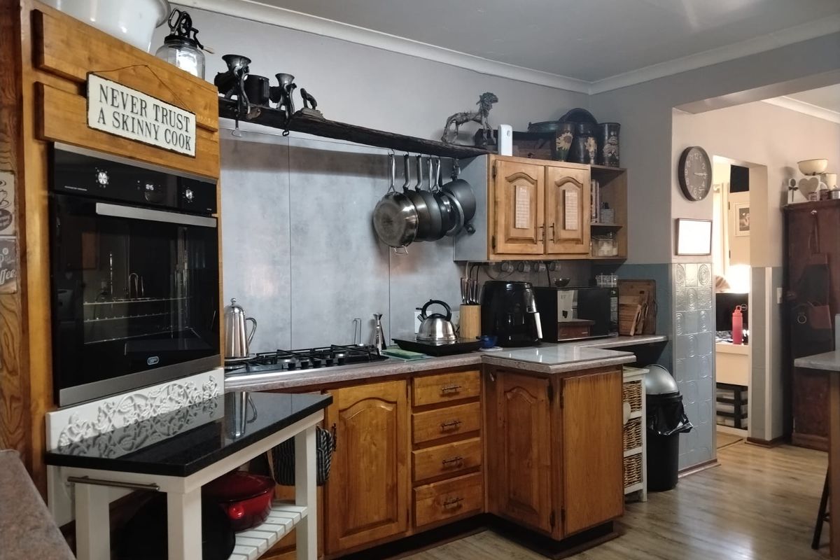 3 Bedroom House for sale in Sunair Park - Photo 3
