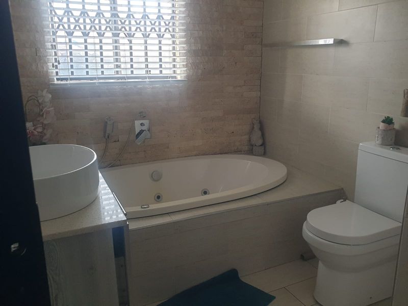 3 Bedroom House with Flatlet  For Sale in Brakpan Central - Photo 10