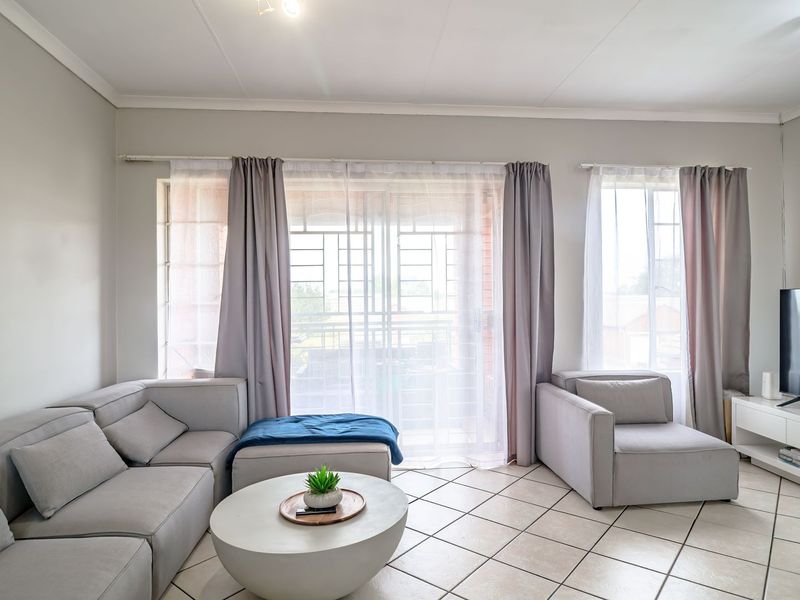 2 bedroom Apartment in Equestria - Photo 1