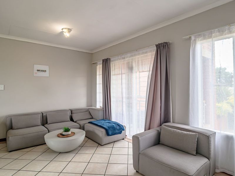 2 bedroom Apartment in Equestria - Photo 7
