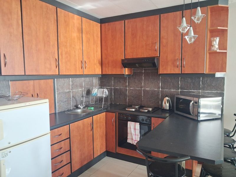 HUMEWOOD 2 BED 1 BATH FURNISHED APARTMENT WITH PARKING FOR RENT - Photo 1