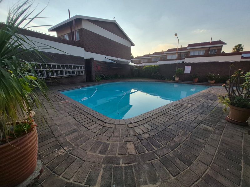 A Gem with convenience - Photo 1