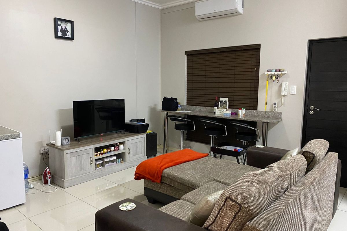 2 Bedroom, 1 Bathroom Apartment for Sale - Photo 5