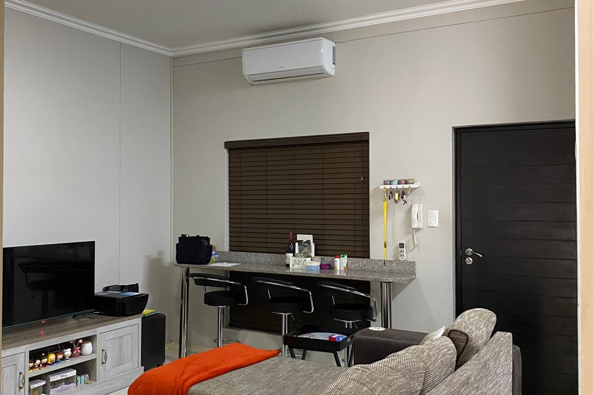 2 Bedroom, 1 Bathroom Apartment for Sale - Photo 4