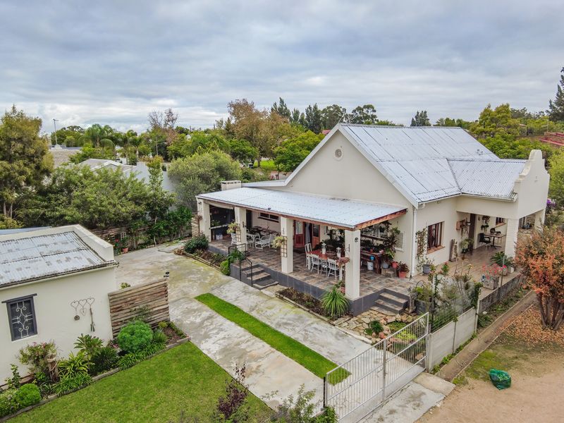 Charming Tranquil Freestanding Home with Airbnb Potential in Porterville - Photo 2