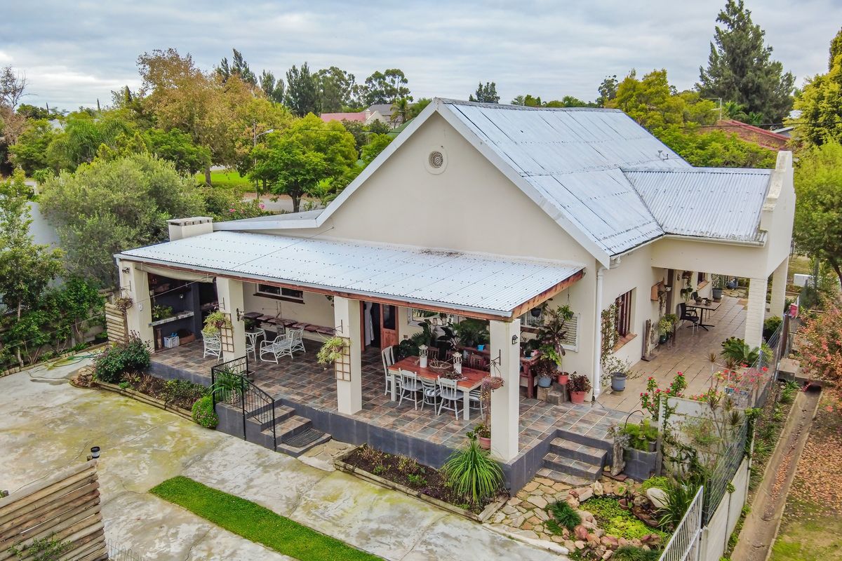Charming Tranquil Freestanding Home with Airbnb Potential in Porterville - Photo 3