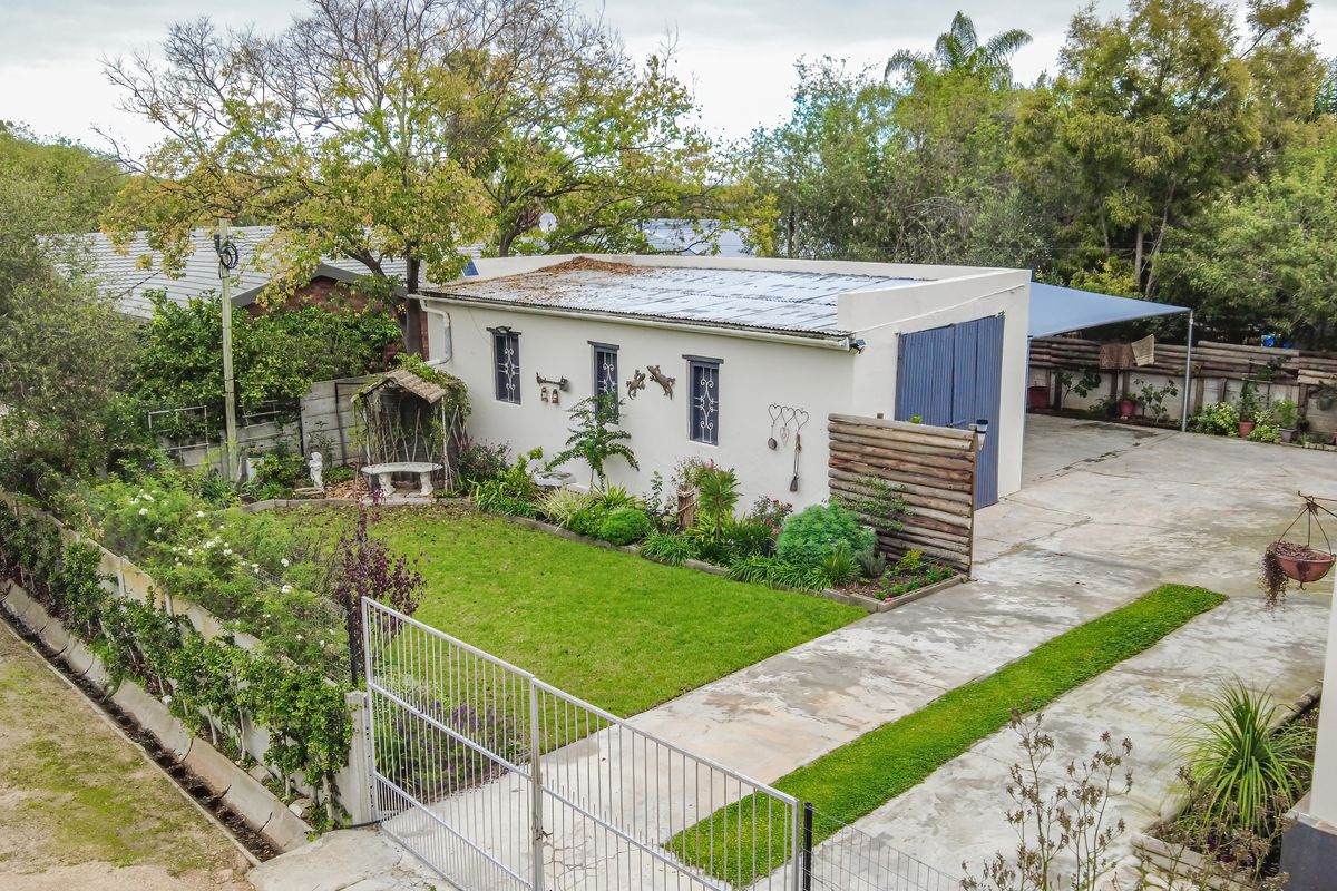 Charming Tranquil Freestanding Home with Airbnb Potential in Porterville - Photo 5