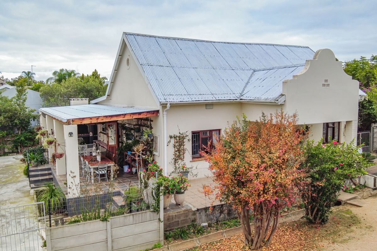 Charming Tranquil Freestanding Home with Airbnb Potential in Porterville - Photo 4