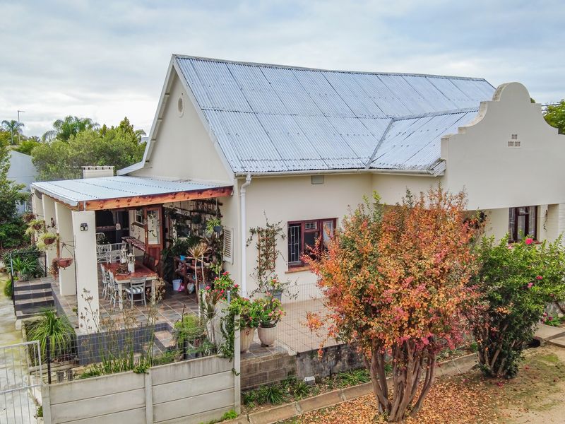 Charming Tranquil Freestanding Home with Airbnb Potential in Porterville - Photo 4