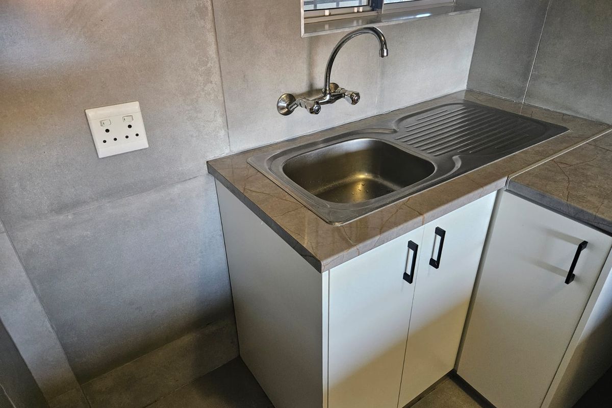 Spacious 2bedroom apartment to rent in Cormahof Brackenfell - Photo 4