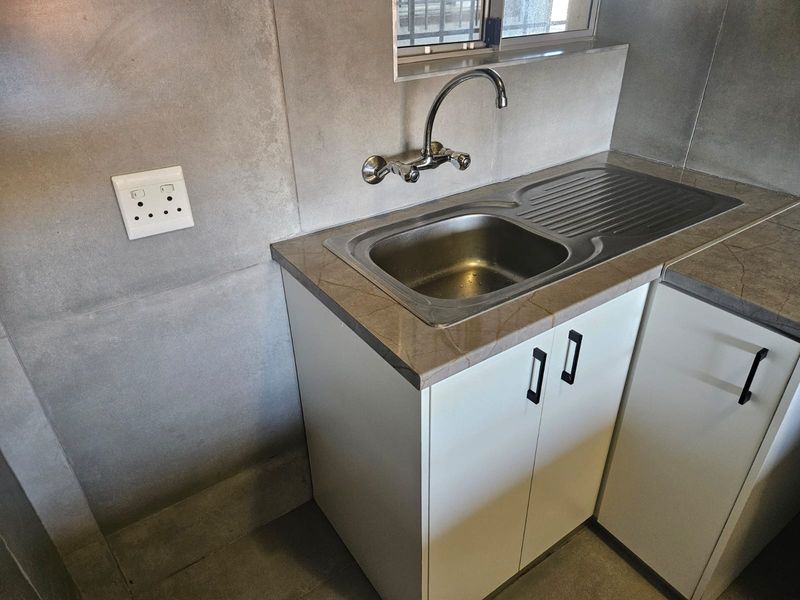 Spacious 2bedroom apartment to rent in Cormahof Brackenfell - Photo 4