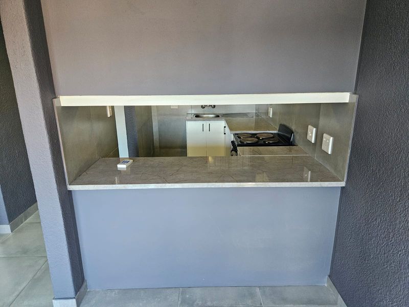 Spacious 2bedroom apartment to rent in Cormahof Brackenfell - Photo 6