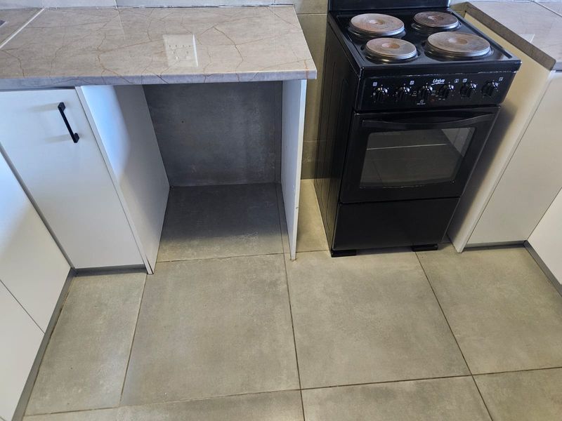 Spacious 2bedroom apartment to rent in Cormahof Brackenfell - Photo 5