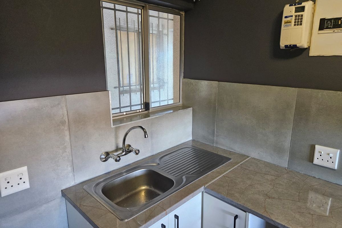 Spacious 2bedroom apartment to rent in Cormahof Brackenfell - Photo 3