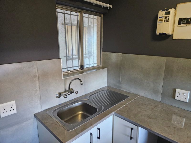Spacious 2bedroom apartment to rent in Cormahof Brackenfell - Photo 3
