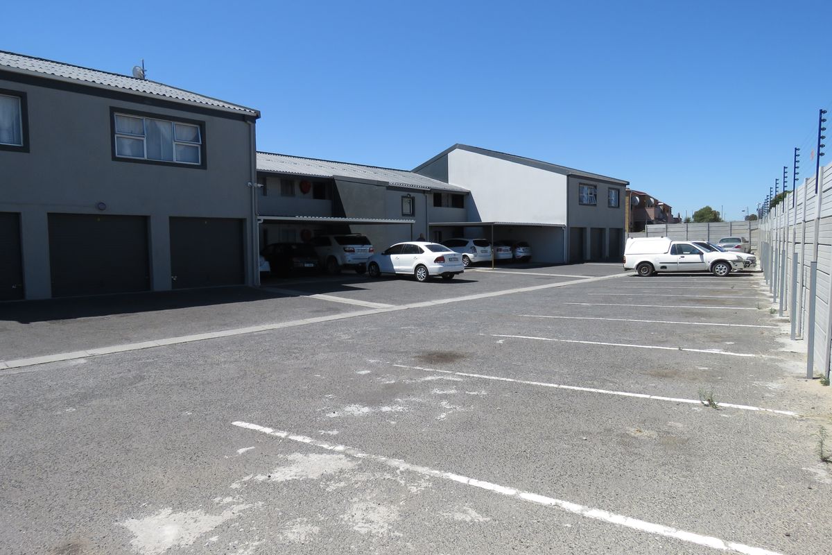Spacious 2bedroom apartment to rent in Cormahof Brackenfell - Photo 2