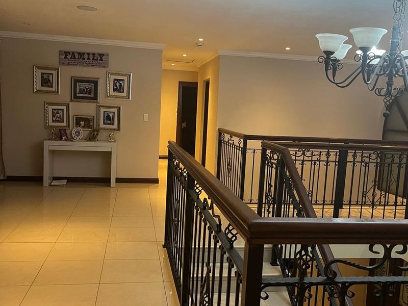 Luxurious Family Home in Prestigious Security Estate – Waterkloof Ridge - Photo 9
