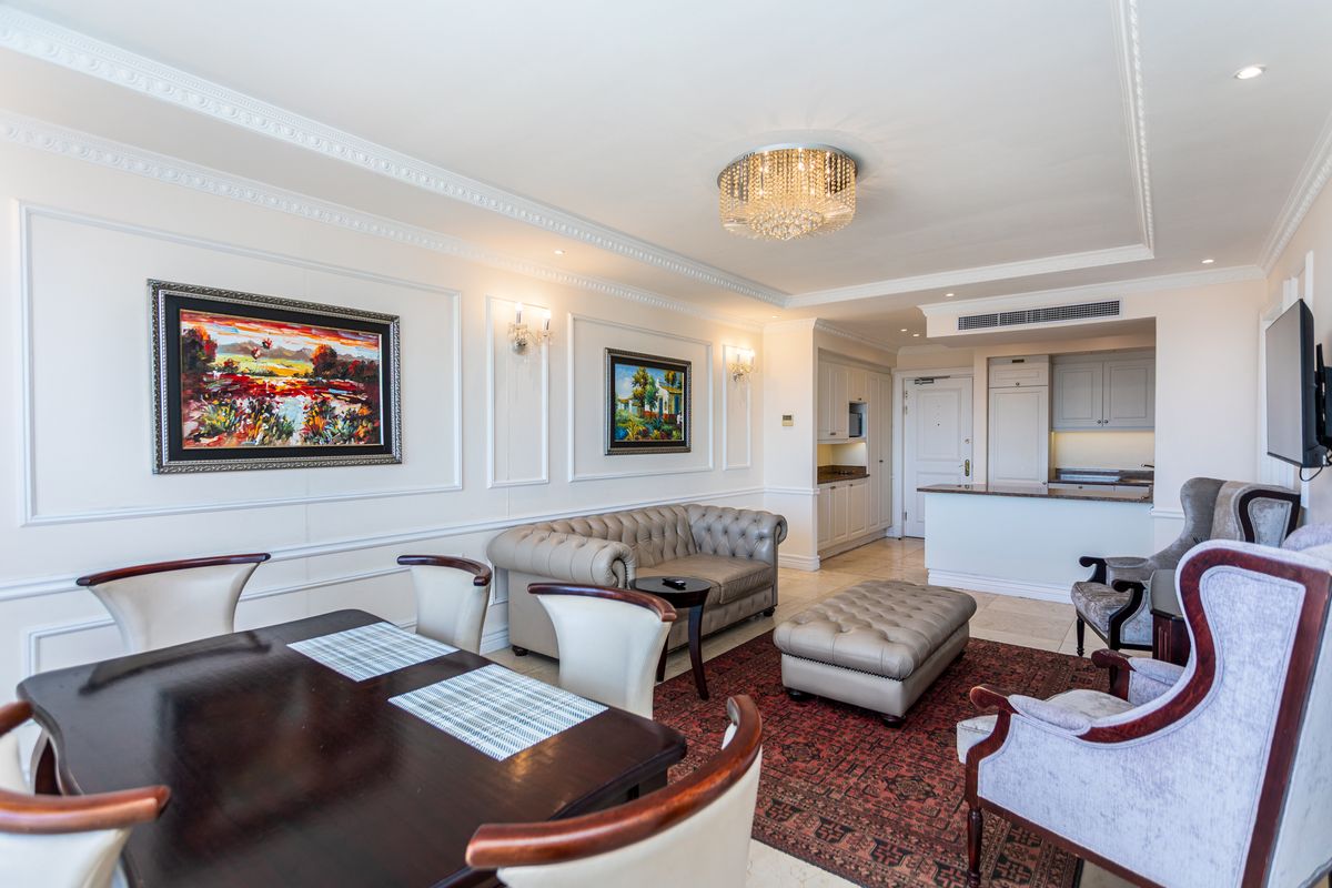 Front Facing Stylish Coastal Living in the Heart of Sea Point - Photo 2